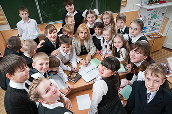 Где и кем работать учителю начальных классов